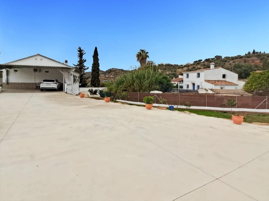 4 bedroom Villa for sale in Almogia with garage - € 449,000 (Ref: 9440238)