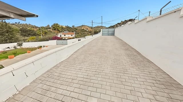 4 soveværelse Villa til salg i Almogía med garage - € 449.000 (Ref: 9440238)