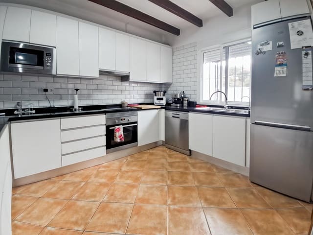 4 soveværelse Villa til salg i Almogía med garage - € 449.000 (Ref: 9440238)