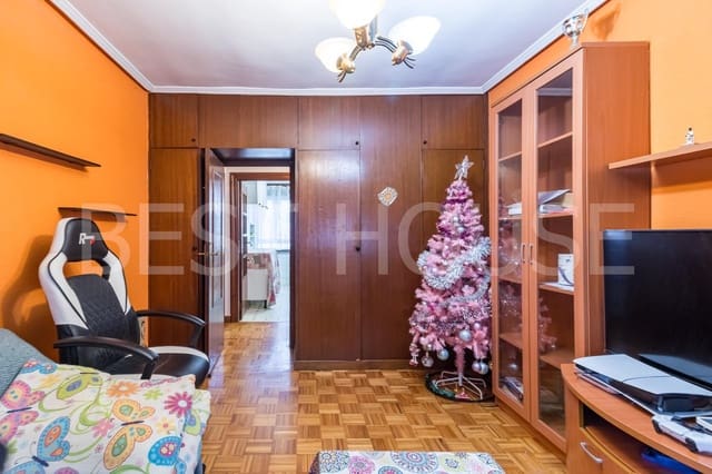 3 makuuhuone Asunto myytävänä paikassa Torrelavega - 100 000 € (Ref: 9440239)