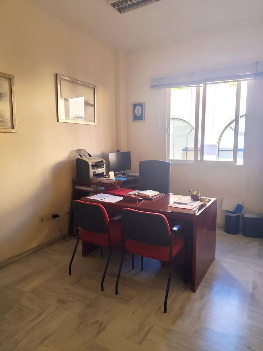 2 soverom Kontor til salgs i Sevilla by med garasje - € 179 000 (Ref: 9441422)