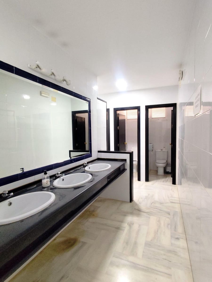 2 soverom Kontor til salgs i Sevilla by med garasje - € 179 000 (Ref: 9441422)