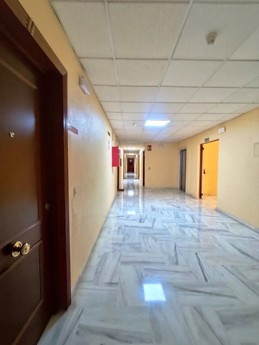 2 soverom Kontor til salgs i Sevilla by med garasje - € 179 000 (Ref: 9441422)