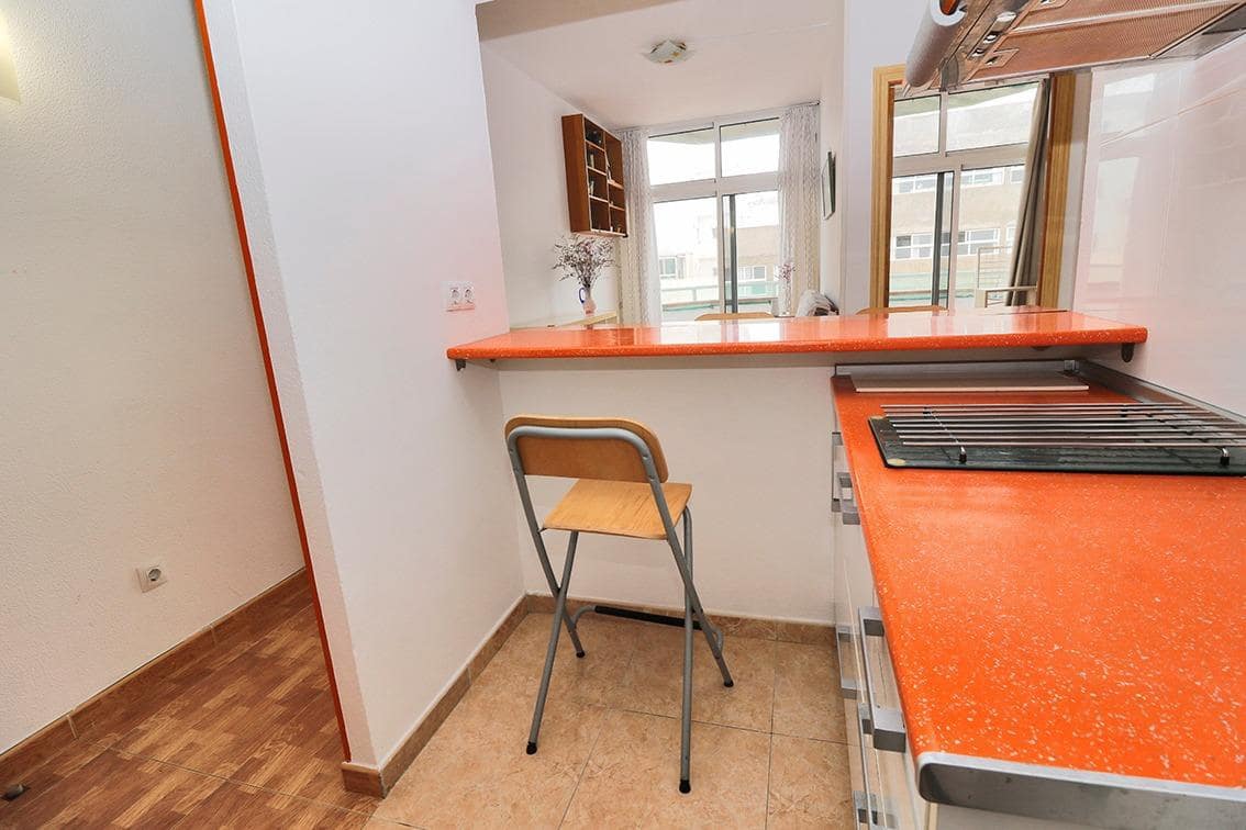 1 slaapkamer Flat te huur in Las Palmas de Gran Canaria - € 930 (Ref: 9449600)