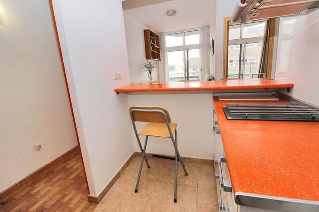 1 slaapkamer Flat te huur in Guanarteme, Las Palmas de Gran Canaria - € 930 (Ref: 9449600)