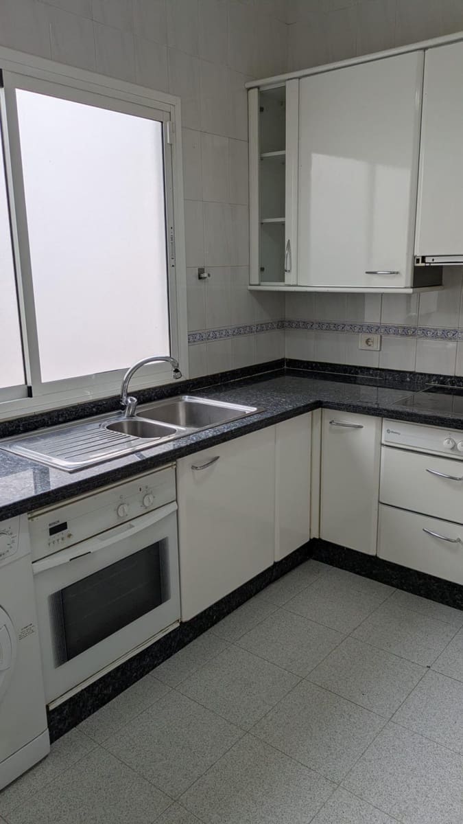 2 soveværelse Lejlighed til leje i Las Palmas de Gran Canaria - € 900 (Ref: 9449603)