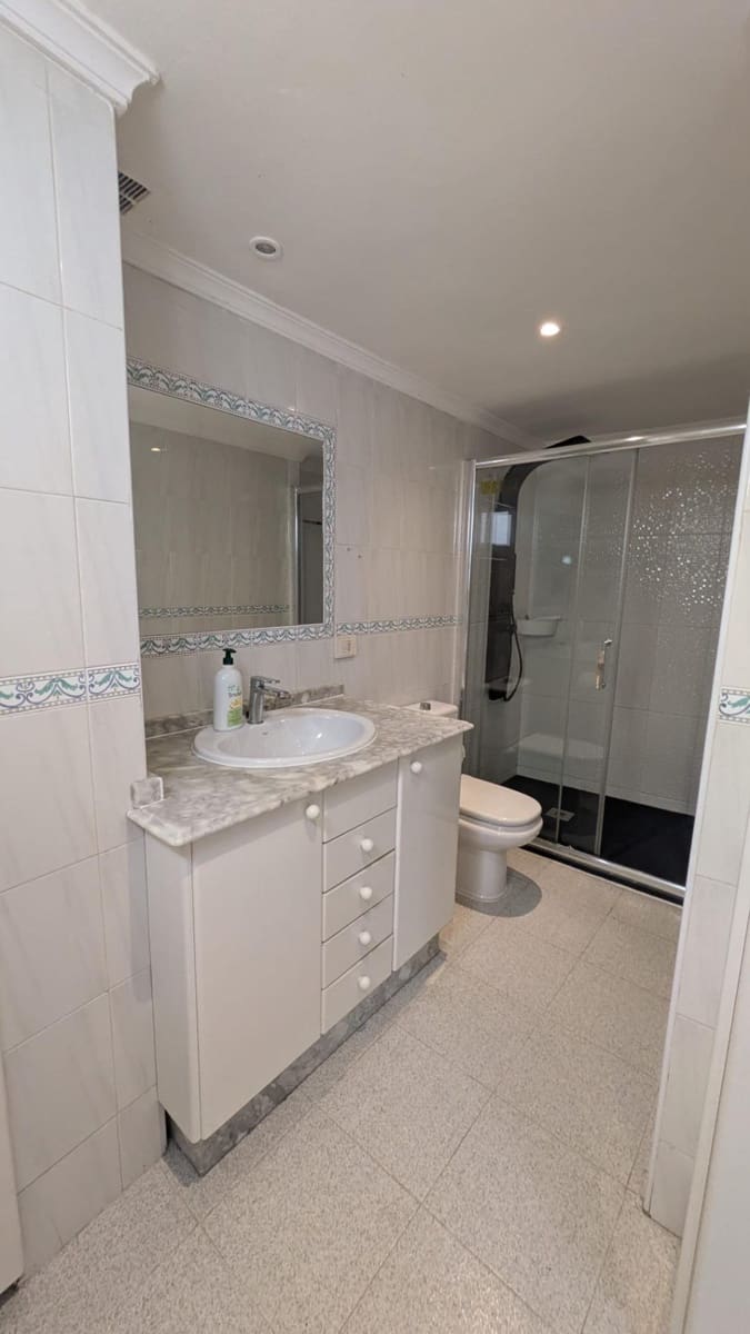 2 soveværelse Lejlighed til leje i Las Palmas de Gran Canaria - € 900 (Ref: 9449603)