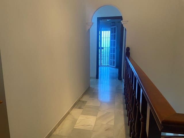 4 bedroom Villa for sale in Jerez de la Frontera - € 450,000 (Ref: 9473091)