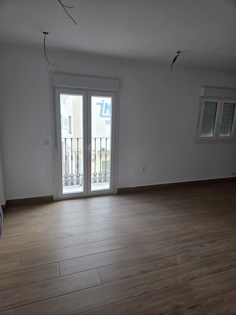3 bedroom Flat for sale in Almendralejo with garage - € 105,000 (Ref: 9473093)
