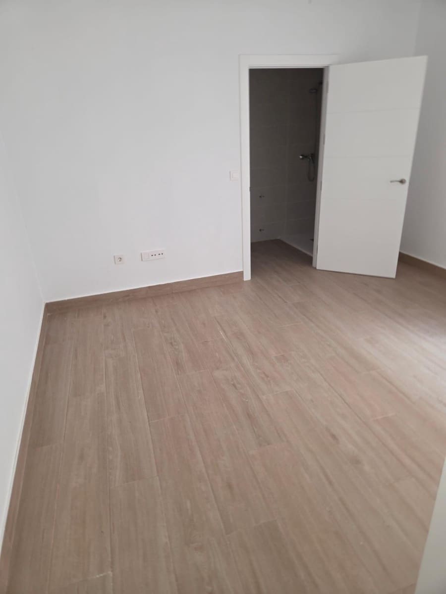 3 bedroom Flat for sale in Almendralejo with garage - € 105,000 (Ref: 9473093)