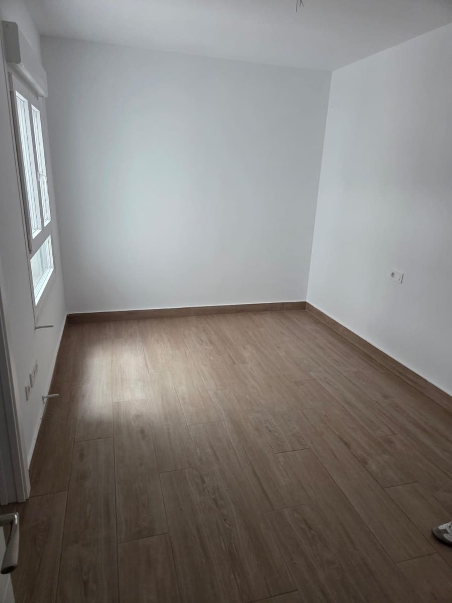 3 bedroom Flat for sale in Almendralejo with garage - € 105,000 (Ref: 9473093)