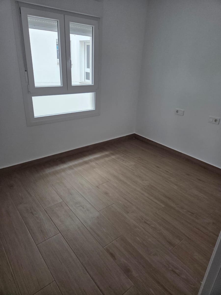 3 bedroom Flat for sale in Almendralejo with garage - € 105,000 (Ref: 9473093)