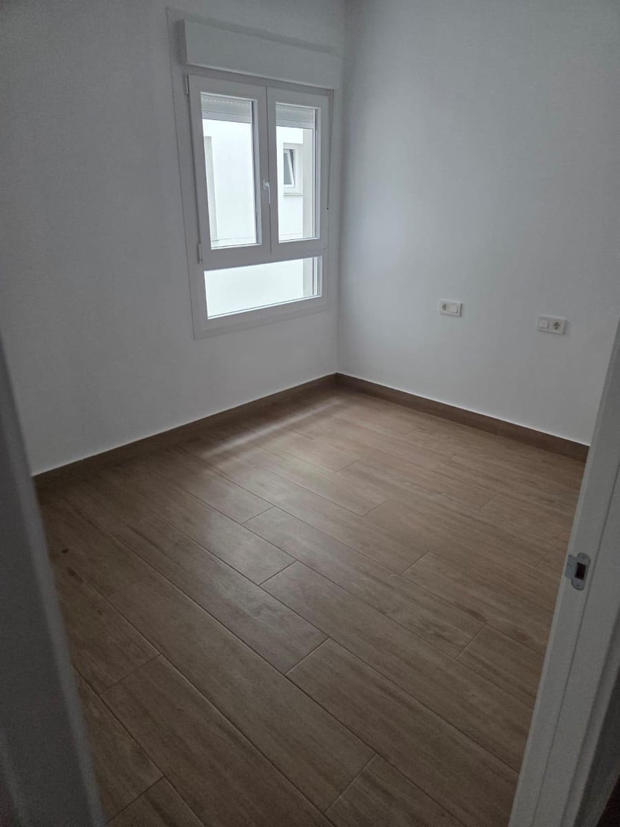 3 bedroom Flat for sale in Almendralejo with garage - € 105,000 (Ref: 9473093)