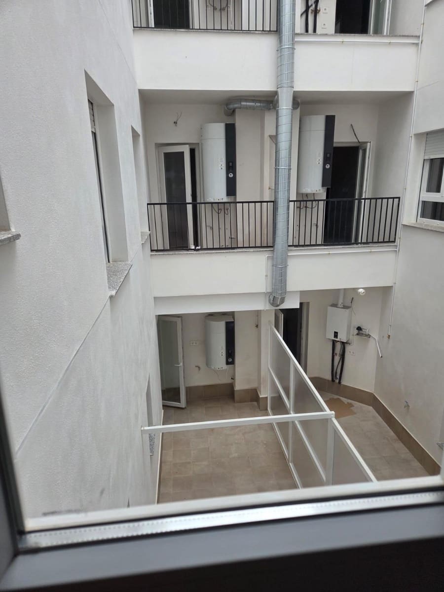 3 bedroom Flat for sale in Almendralejo with garage - € 105,000 (Ref: 9473093)