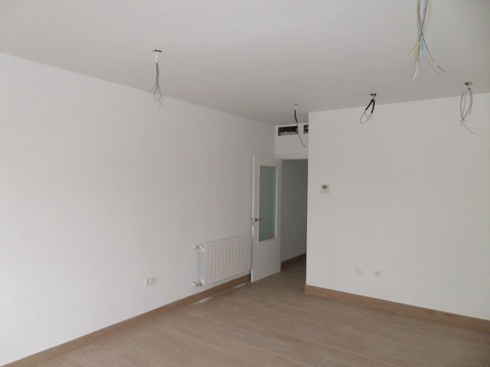 3 bedroom Flat for sale in Almendralejo with garage - € 105,000 (Ref: 9473093)