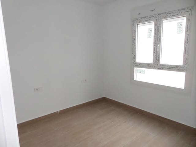 3 bedroom Flat for sale in Almendralejo with garage - € 105,000 (Ref: 9473093)