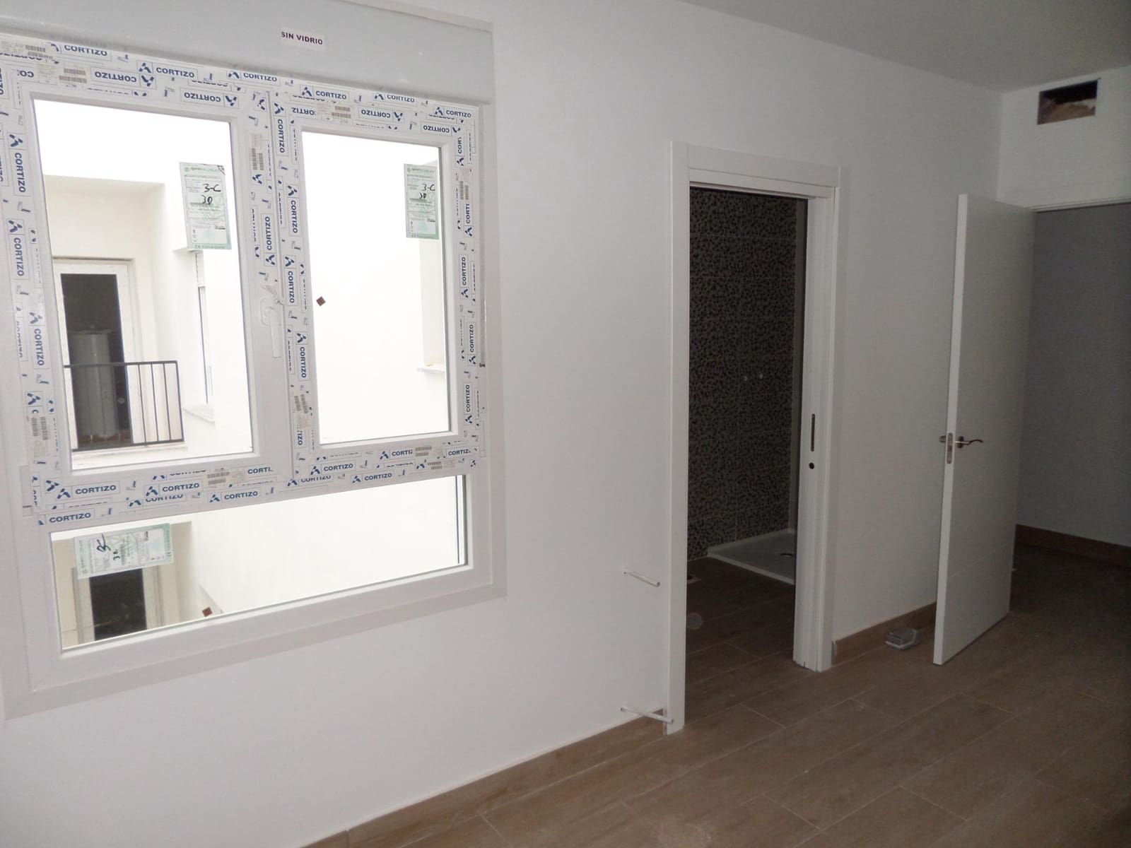 3 bedroom Flat for sale in Almendralejo with garage - € 105,000 (Ref: 9473093)