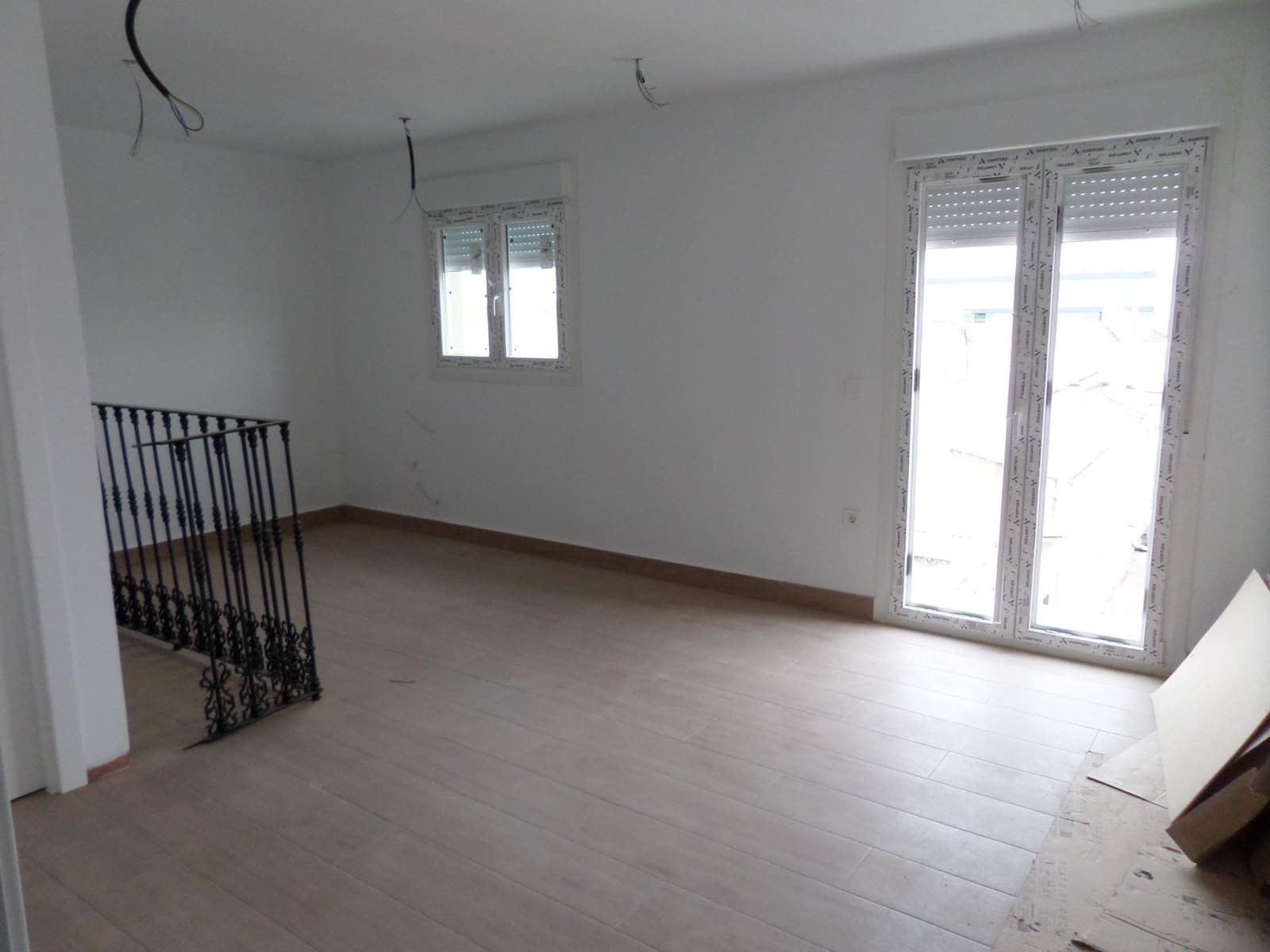 3 bedroom Flat for sale in Almendralejo with garage - € 105,000 (Ref: 9473093)