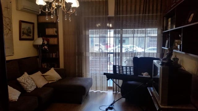 4 makuuhuone Asunto myytävänä paikassa Jaén kaupunki - 240 000 € (Ref: 9473097)