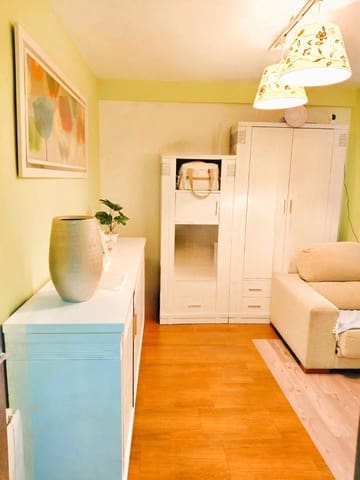 4 bedroom Flat for sale in Jaén city - € 220,000 (Ref: 9473098)