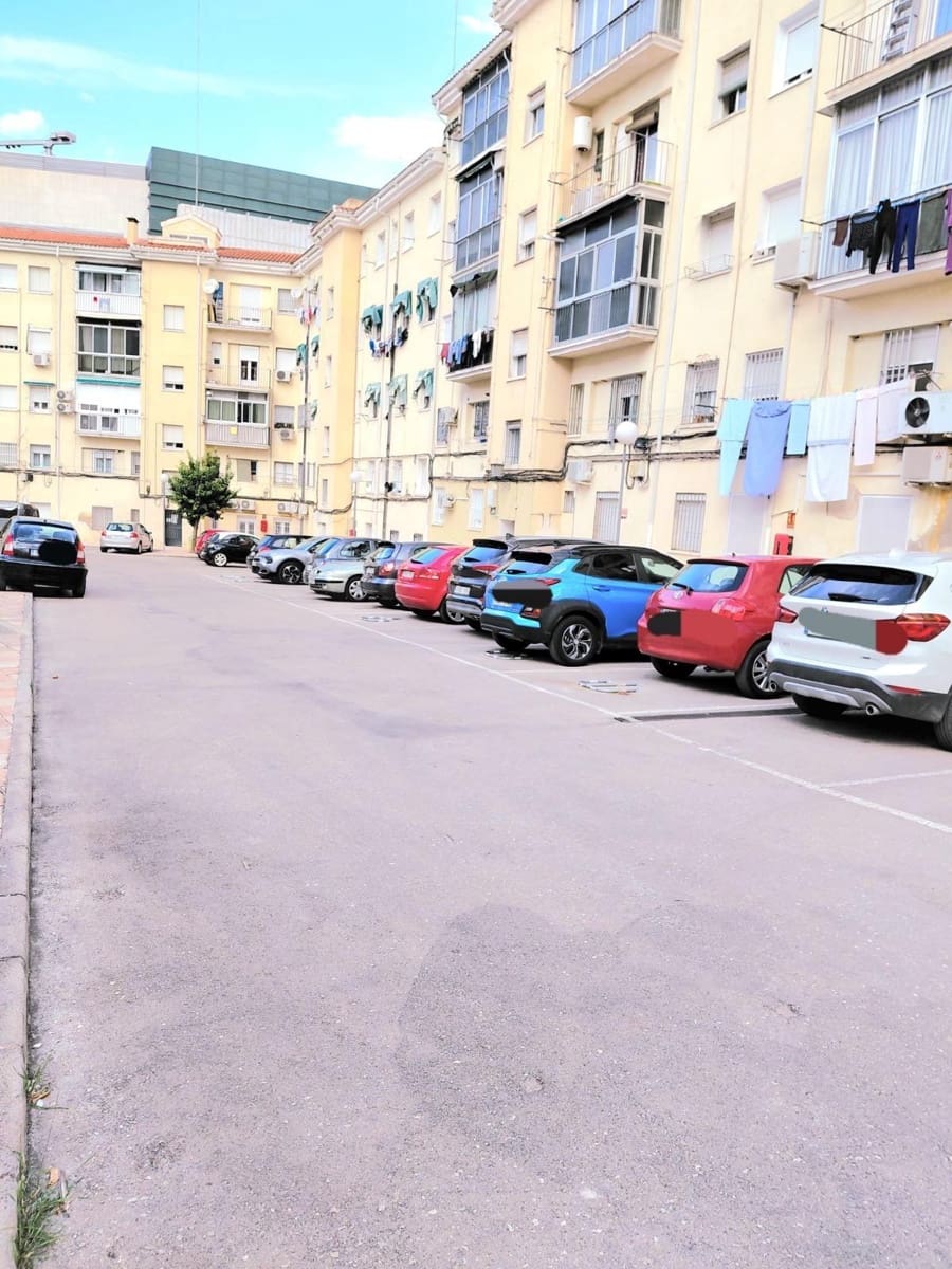 4 bedroom Flat for sale in Jaen city - € 220,000 (Ref: 9473098)