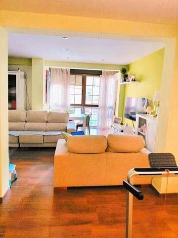 4 bedroom Flat for sale in Jaén city - € 220,000 (Ref: 9473098)