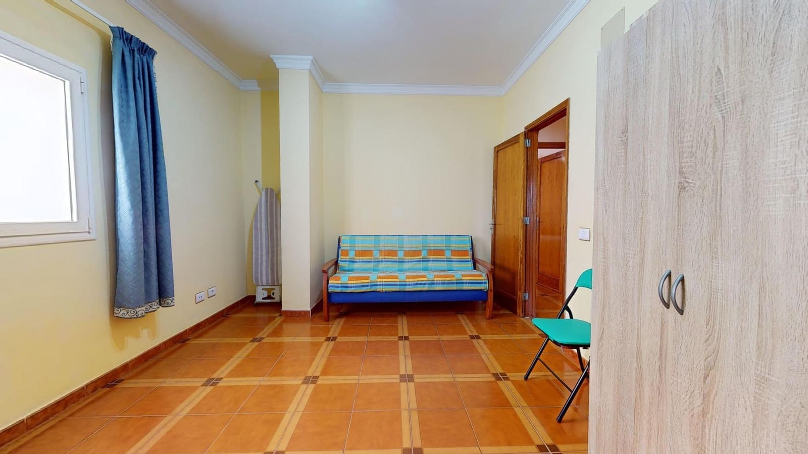 5 slaapkamer Rijtjeshuis te koop in Los Giles met garage - € 430.000 (Ref: 9473102)