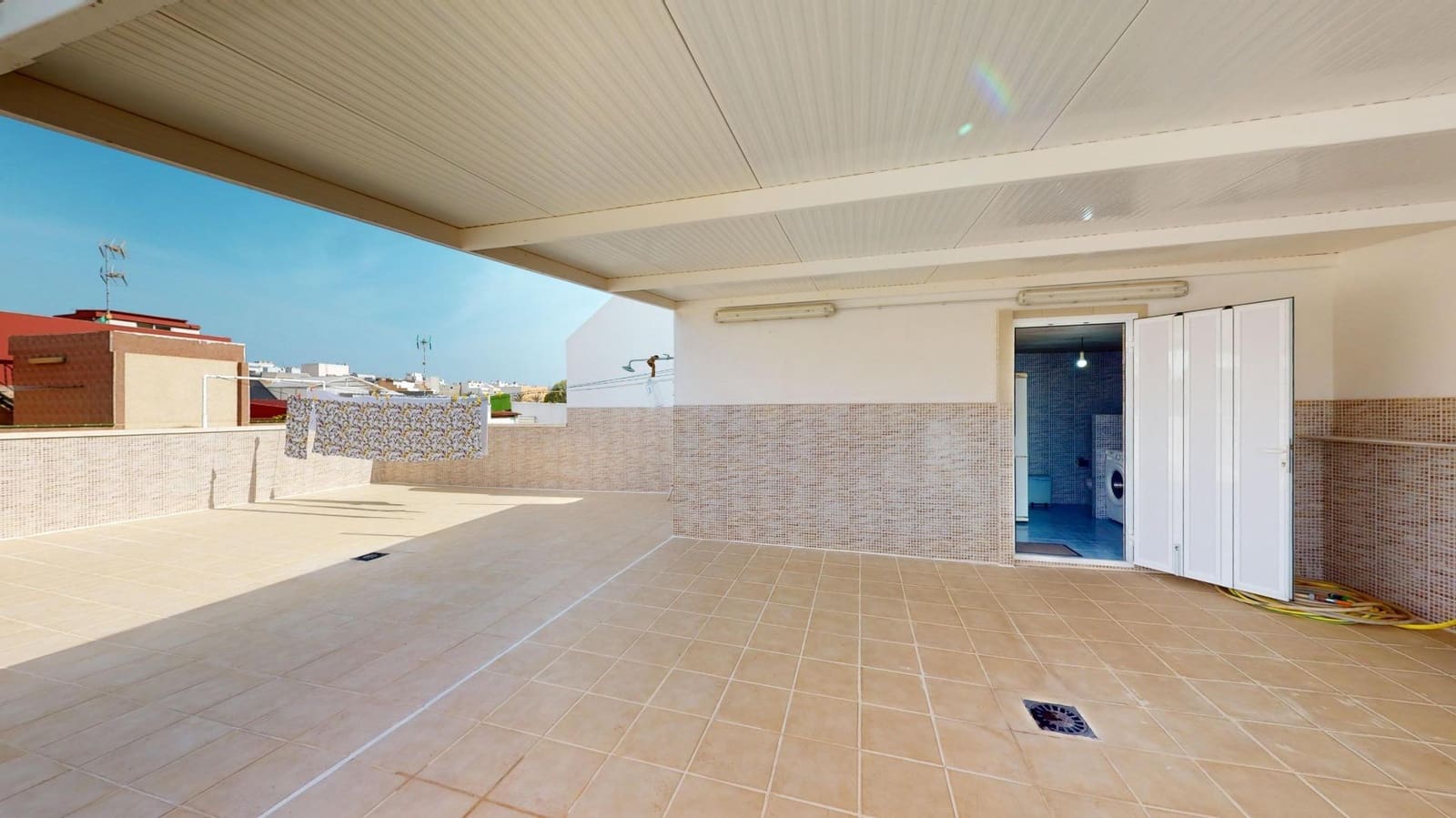 5 slaapkamer Rijtjeshuis te koop in Los Giles met garage - € 430.000 (Ref: 9473102)