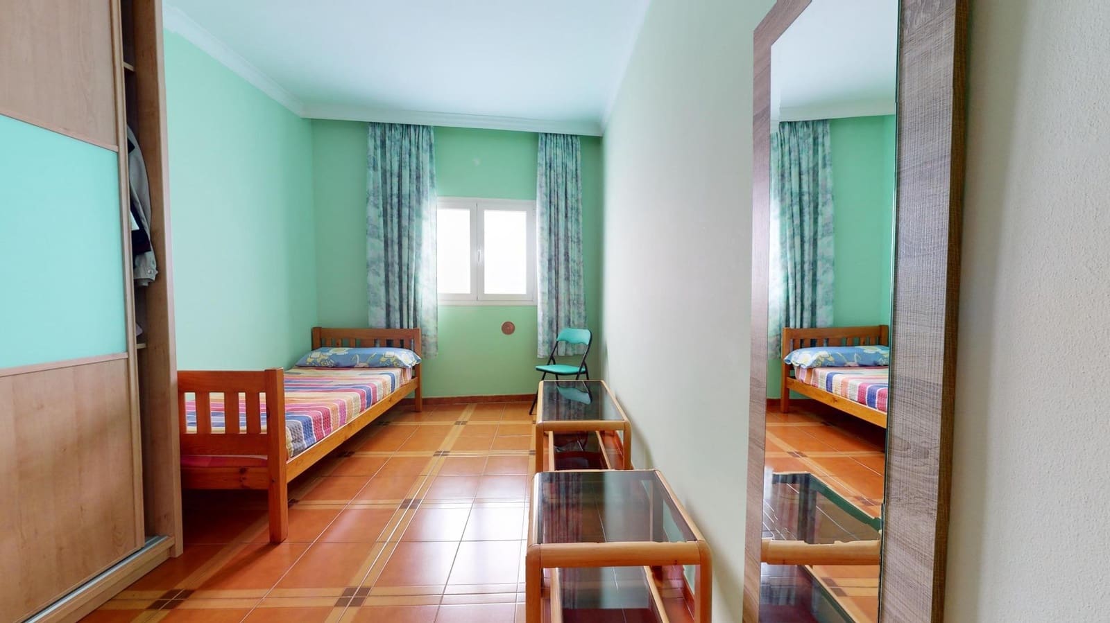 5 slaapkamer Rijtjeshuis te koop in Los Giles met garage - € 430.000 (Ref: 9473102)