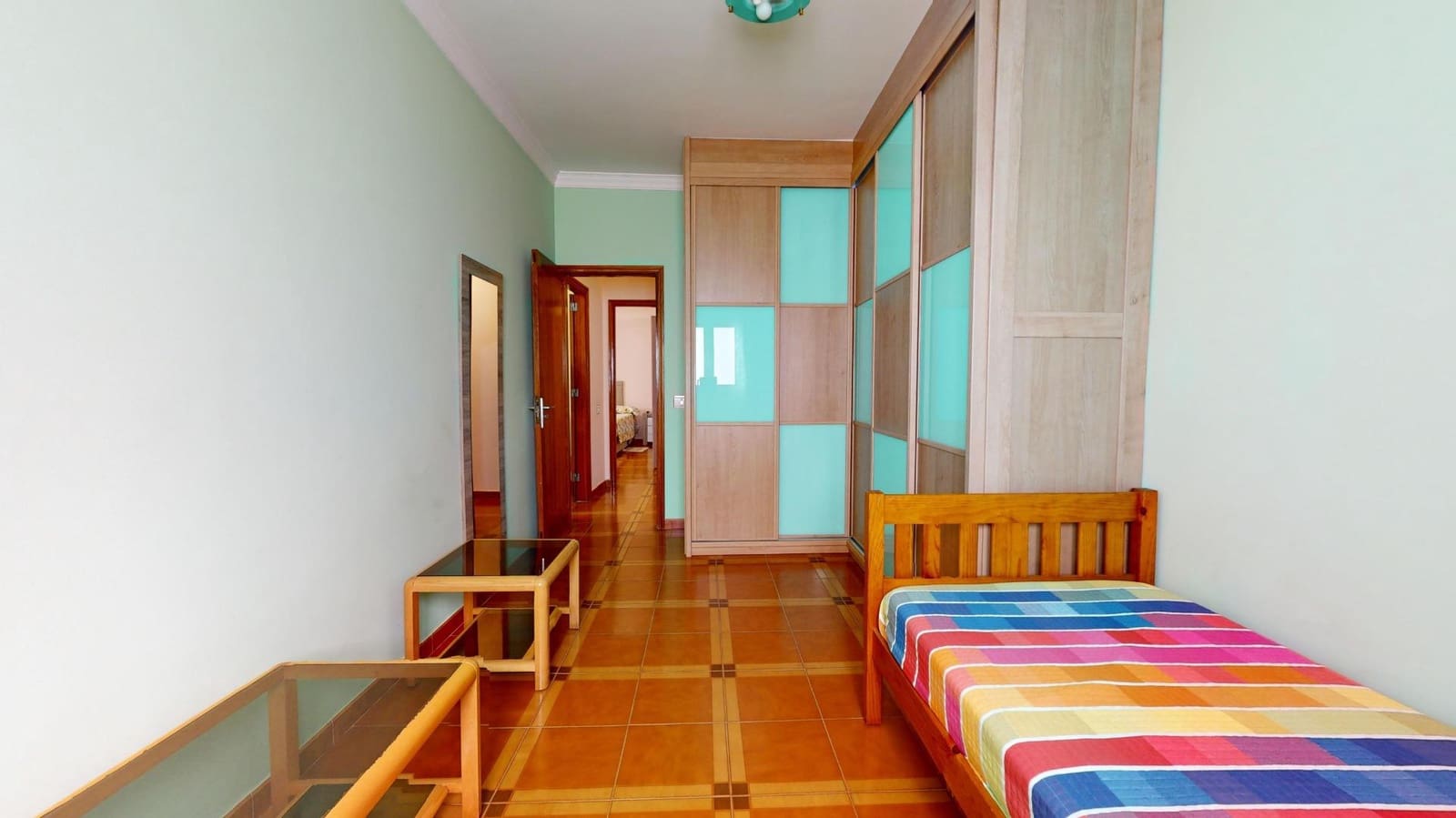 5 slaapkamer Rijtjeshuis te koop in Los Giles met garage - € 430.000 (Ref: 9473102)