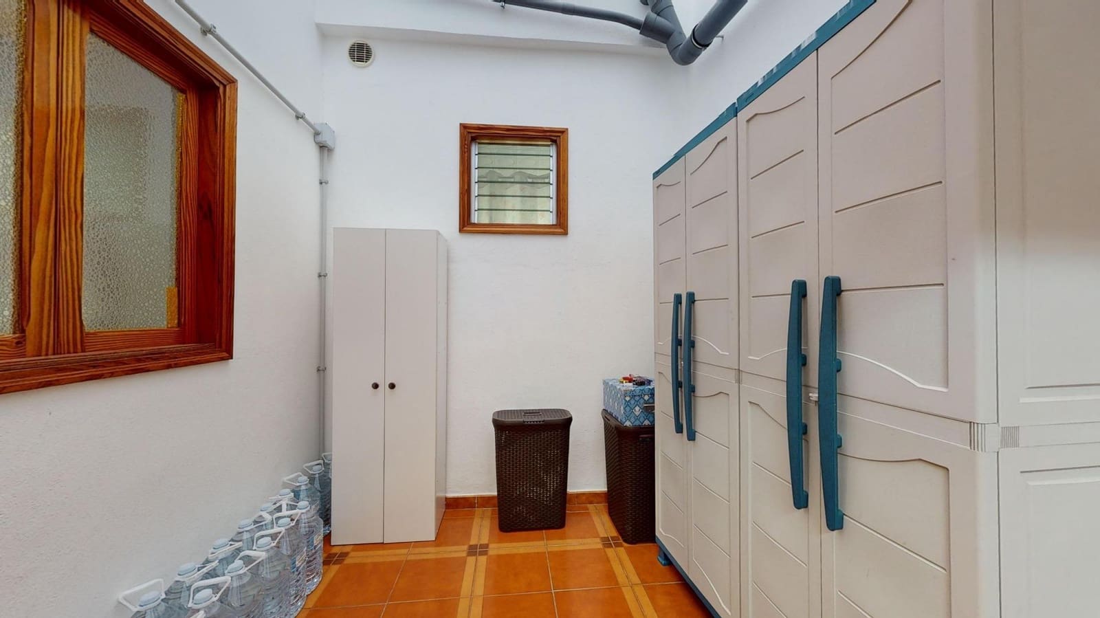 5 slaapkamer Rijtjeshuis te koop in Los Giles met garage - € 430.000 (Ref: 9473102)