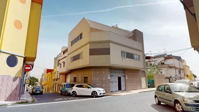 5 slaapkamer Rijtjeshuis te koop in Los Giles, Las Palmas de Gran Canaria met garage - € 430.000 (Ref: 9473102)