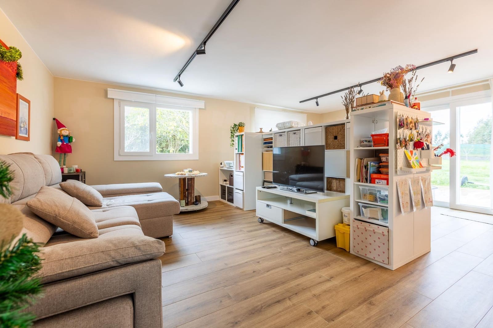 3 bedroom Villa for sale in Bergondo with pool - € 515,000 (Ref: 9485325)