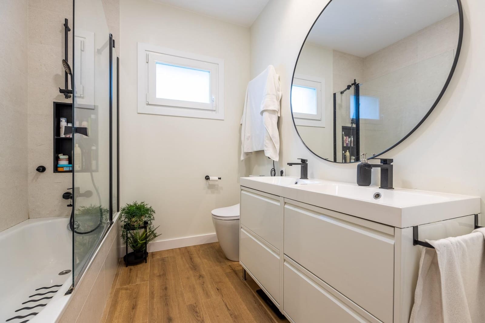 3 bedroom Villa for sale in Bergondo with pool - € 515,000 (Ref: 9485325)