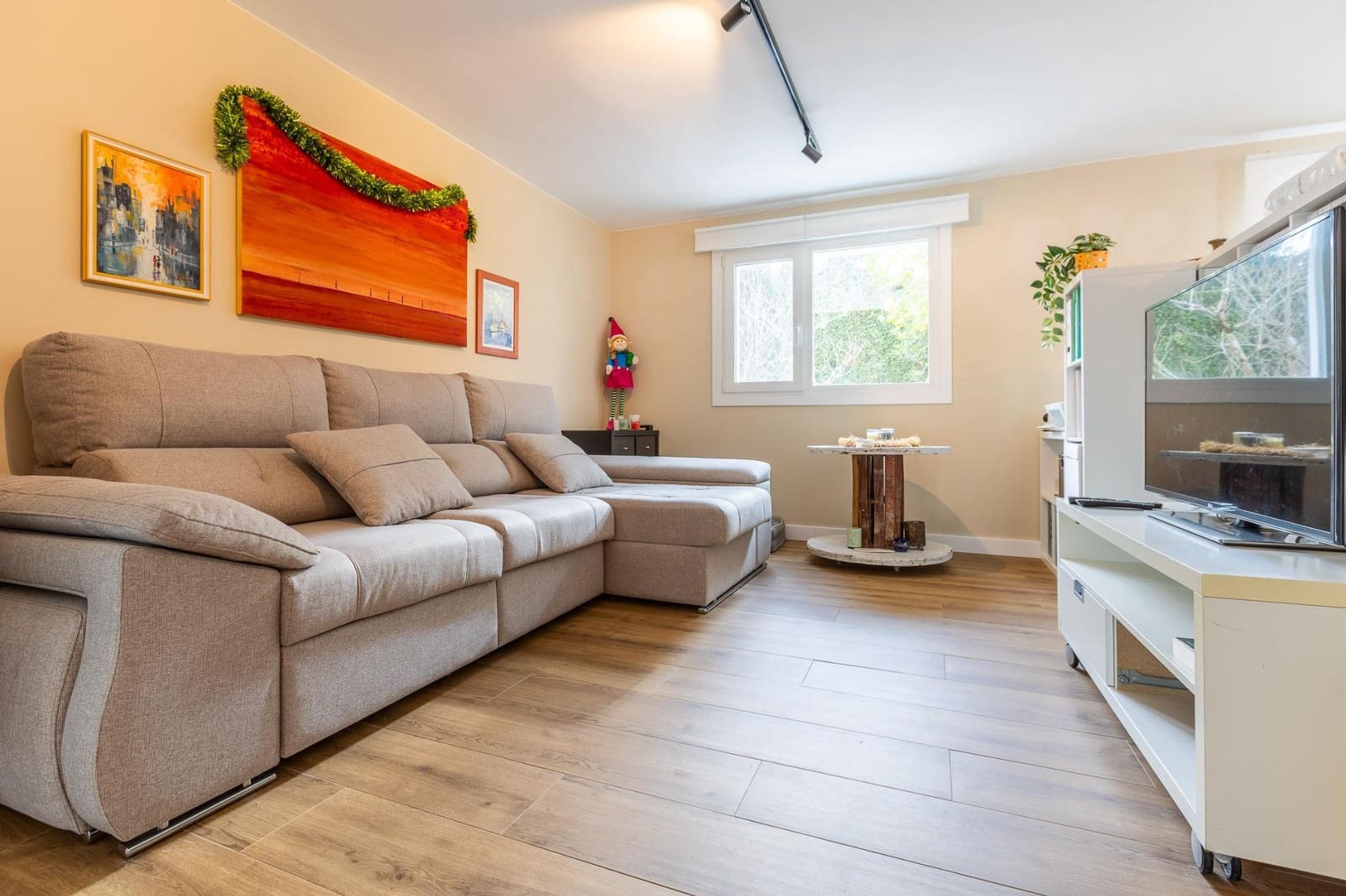 3 bedroom Villa for sale in Bergondo with pool - € 515,000 (Ref: 9485325)