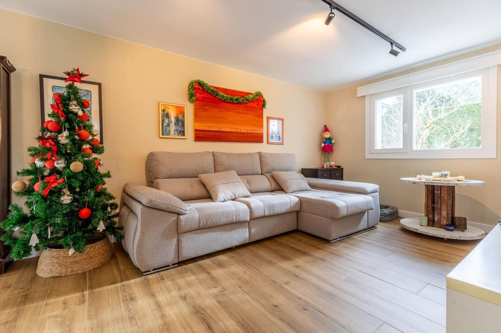 3 bedroom Villa for sale in Bergondo with pool - € 515,000 (Ref: 9485325)