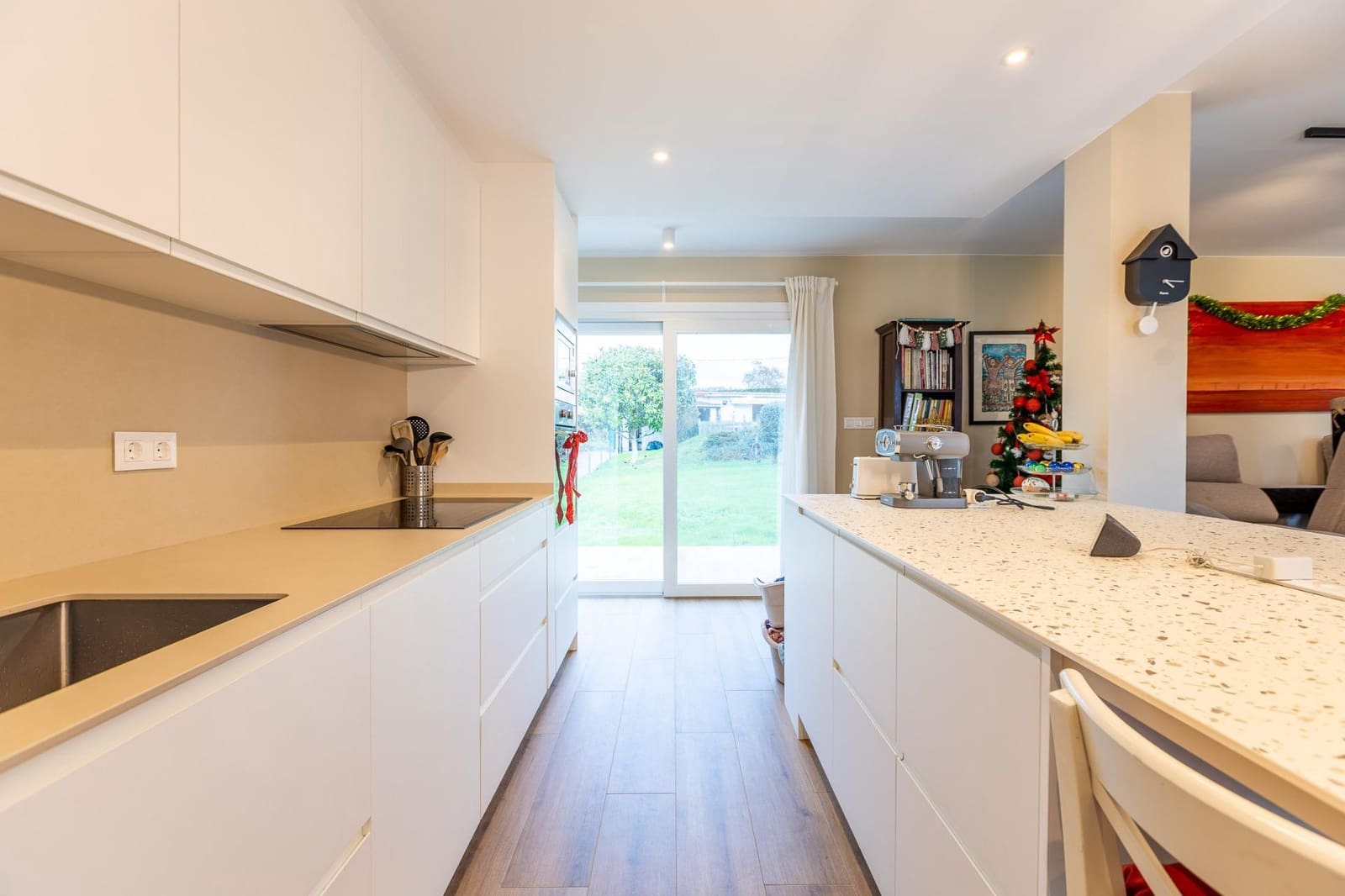 3 bedroom Villa for sale in Bergondo with pool - € 515,000 (Ref: 9485325)