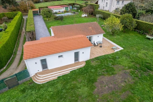 3 bedroom Villa for sale in Bergondo with pool - € 515,000 (Ref: 9485325)