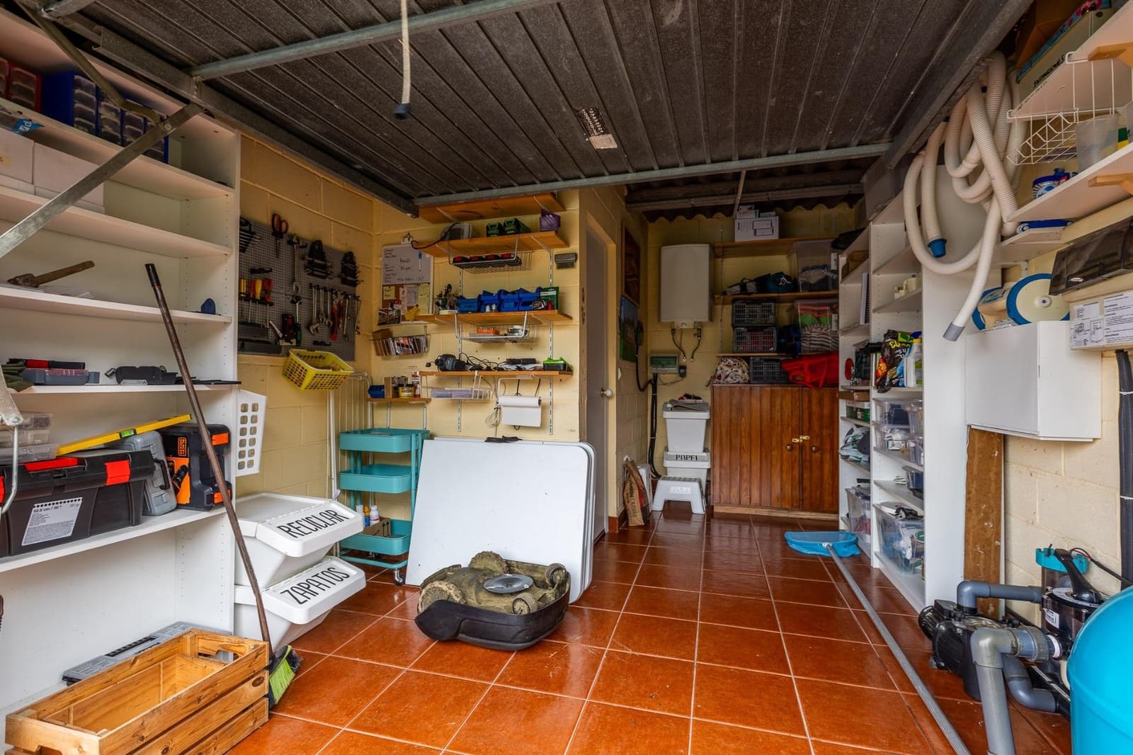 3 bedroom Villa for sale in Bergondo with pool - € 515,000 (Ref: 9485325)