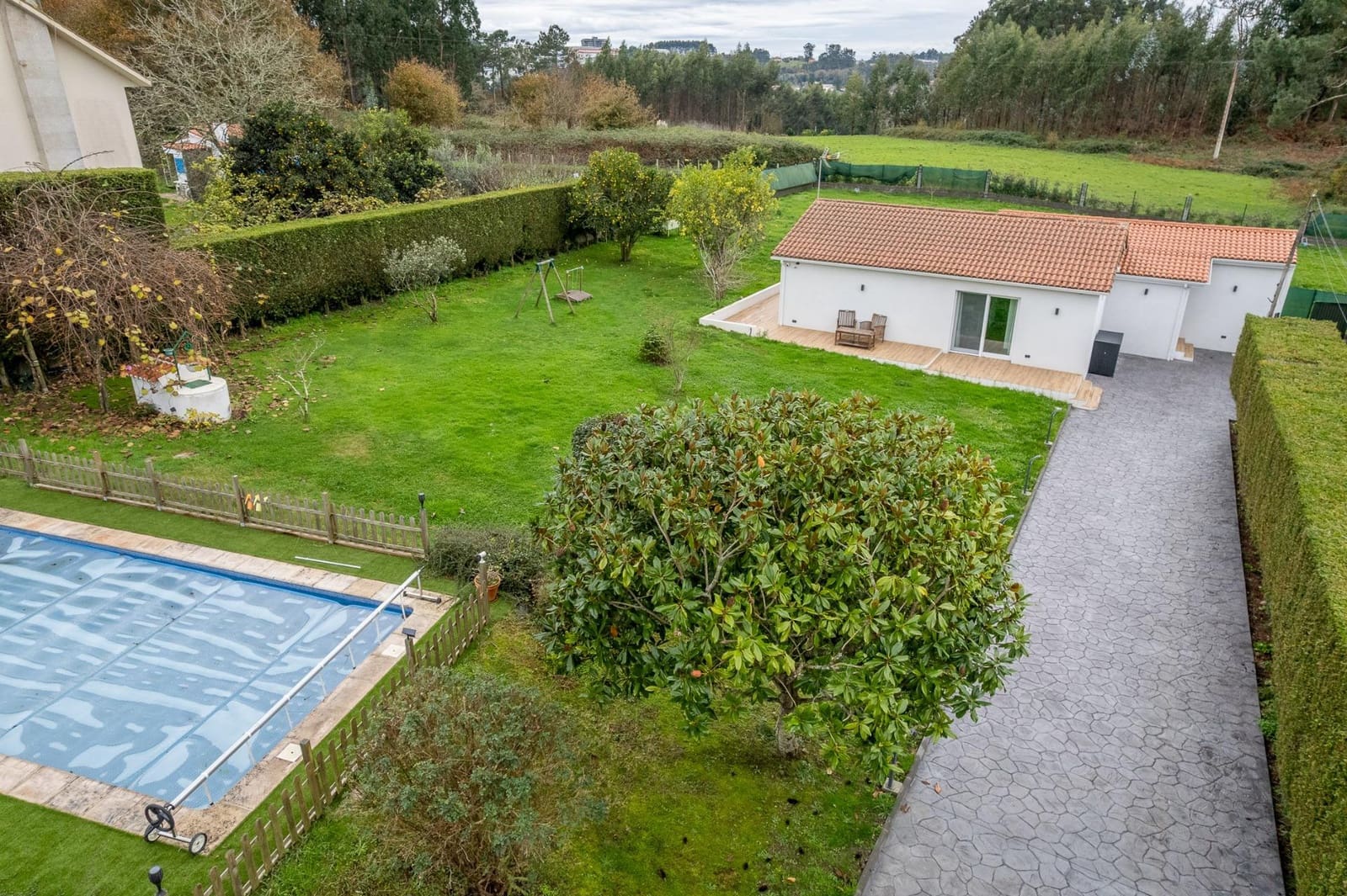 3 bedroom Villa for sale in Bergondo with pool - € 515,000 (Ref: 9485325)