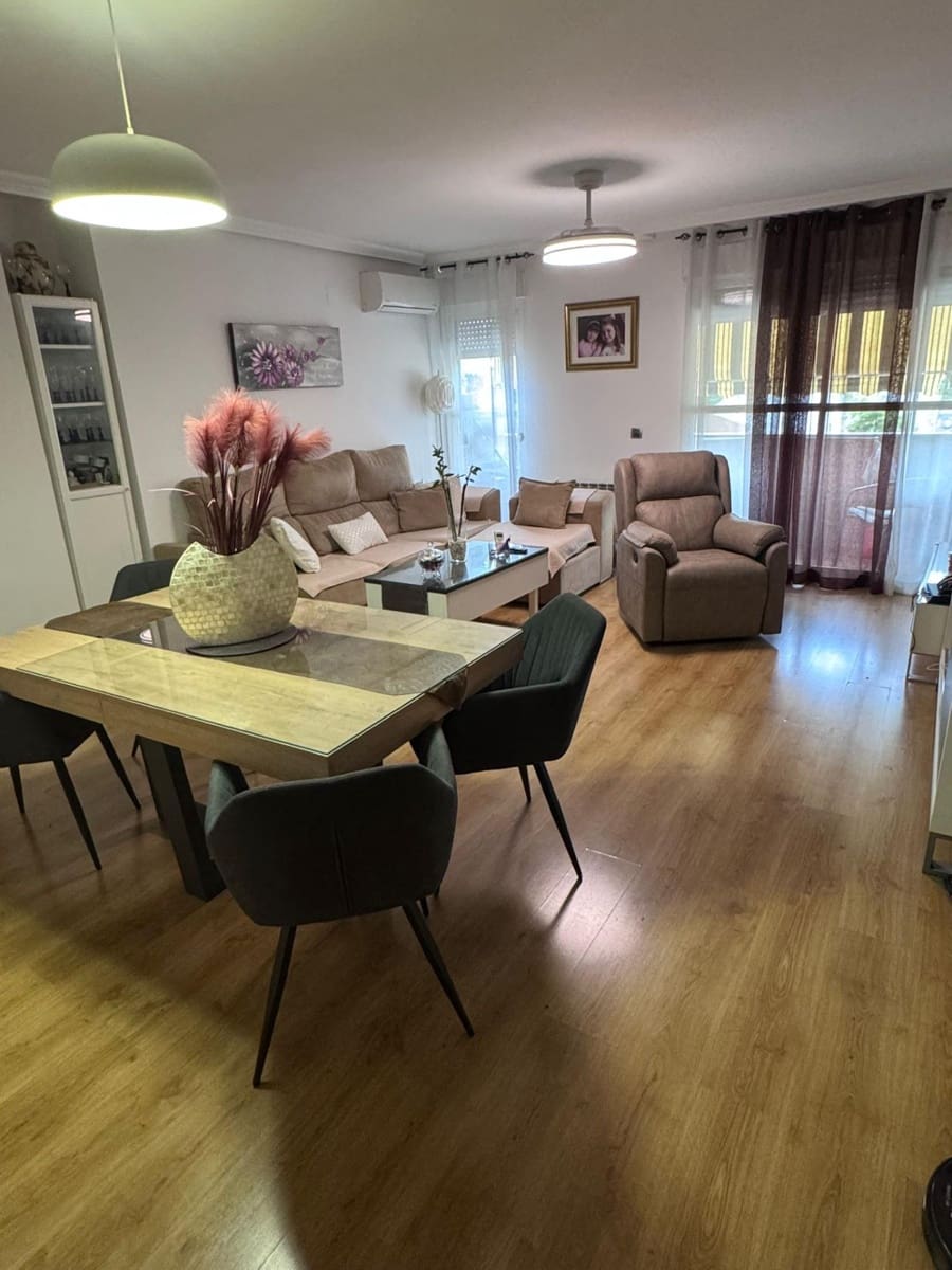 3 bedroom Flat for sale in Jaen city with pool garage - € 295,000 (Ref: 9488407)