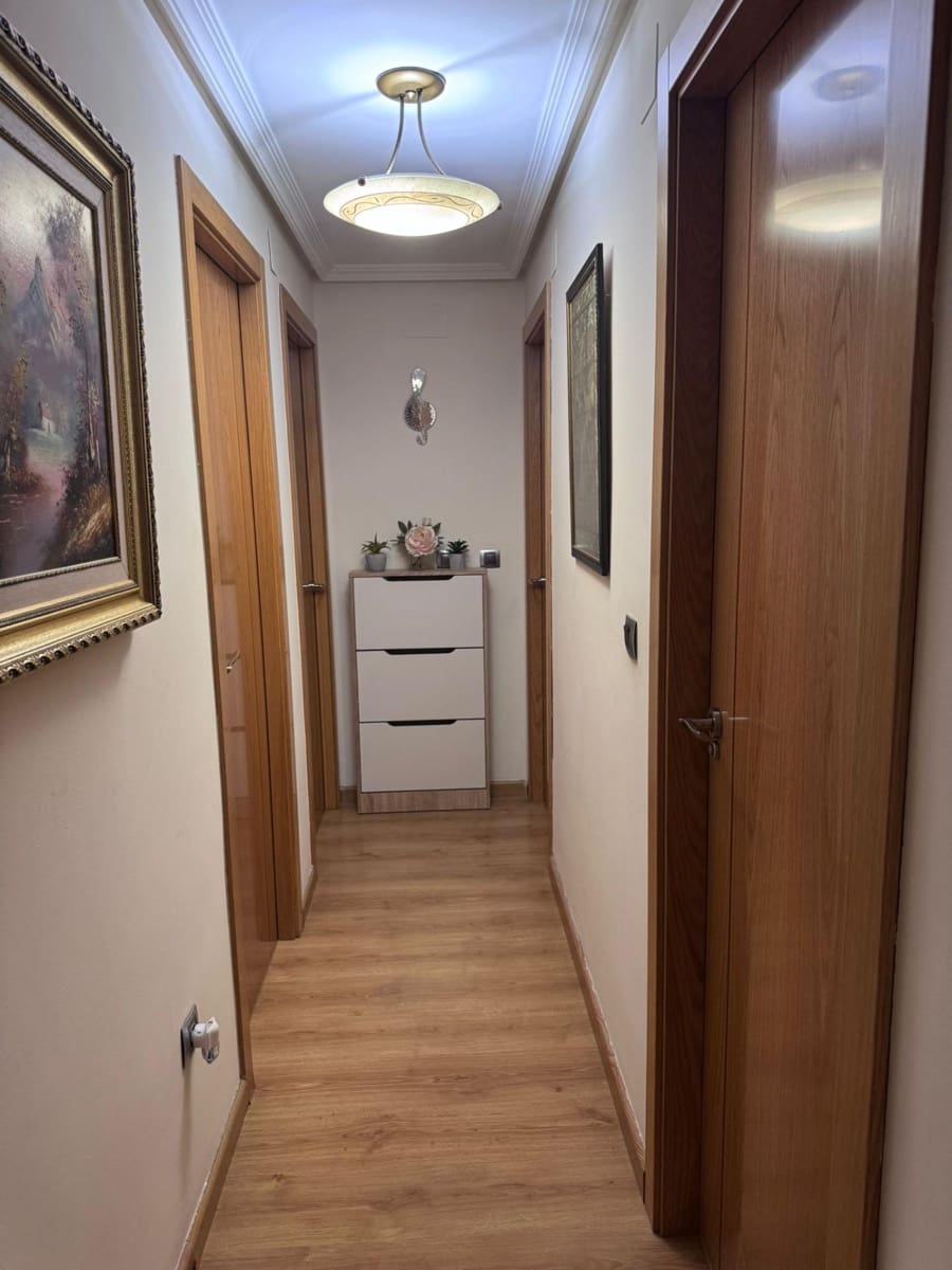 3 bedroom Flat for sale in Jaen city with pool garage - € 295,000 (Ref: 9488407)