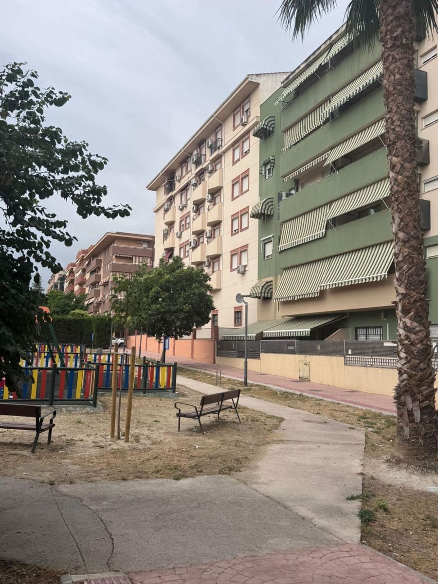 3 bedroom Flat for sale in Jaen city with pool garage - € 295,000 (Ref: 9488407)