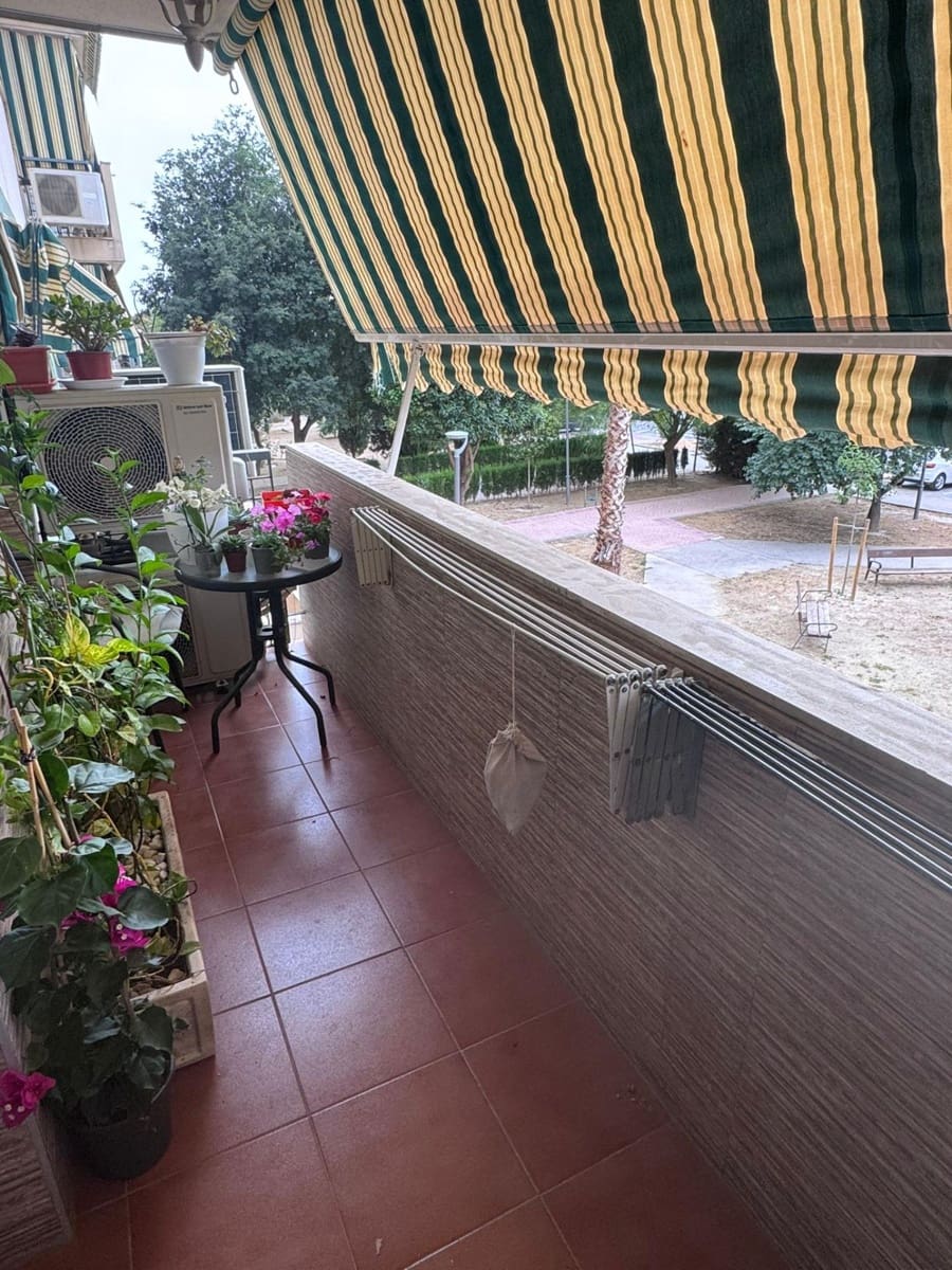 3 bedroom Flat for sale in Jaen city with pool garage - € 295,000 (Ref: 9488407)