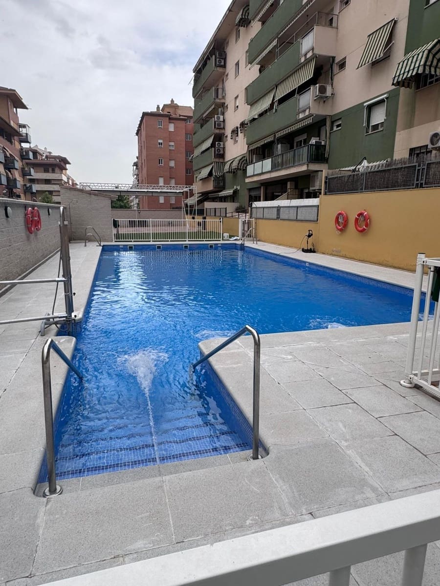3 bedroom Flat for sale in Jaen city with pool garage - € 295,000 (Ref: 9488407)