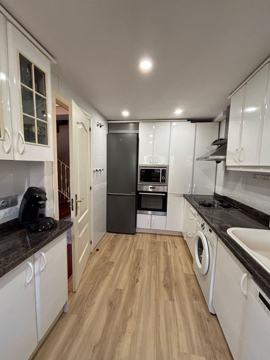 5 soveværelse Rækkehus til salg i Pozuelo de Alarcon med swimmingpool garage - € 1.349.000 (Ref: 9491718)