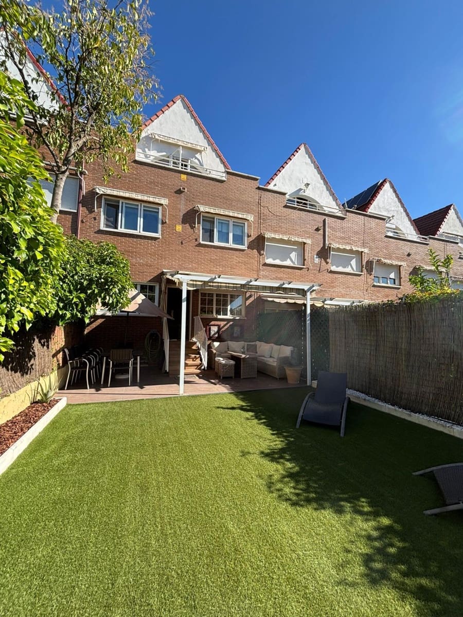 5 soveværelse Rækkehus til salg i Pozuelo de Alarcon med swimmingpool garage - € 1.349.000 (Ref: 9491718)