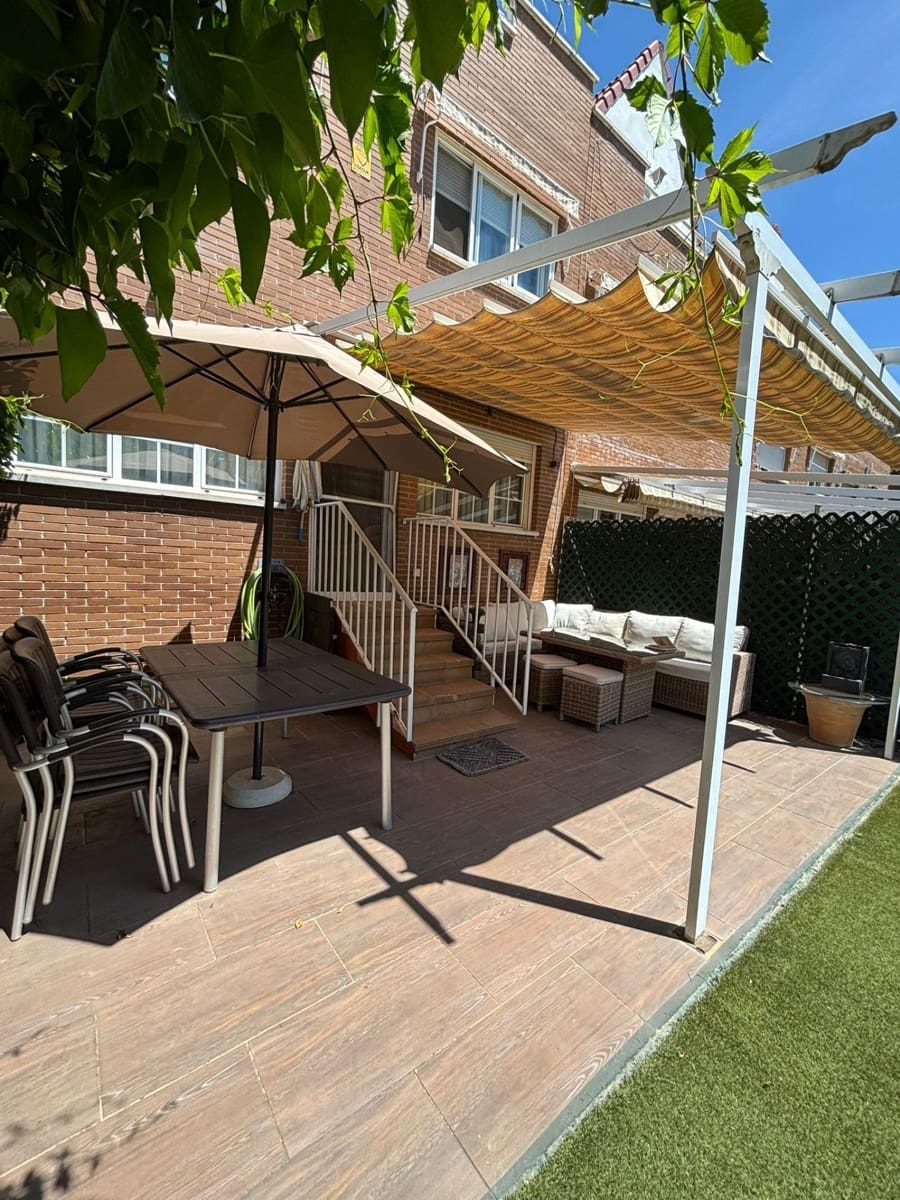 5 soveværelse Rækkehus til salg i Pozuelo de Alarcon med swimmingpool garage - € 1.349.000 (Ref: 9491718)