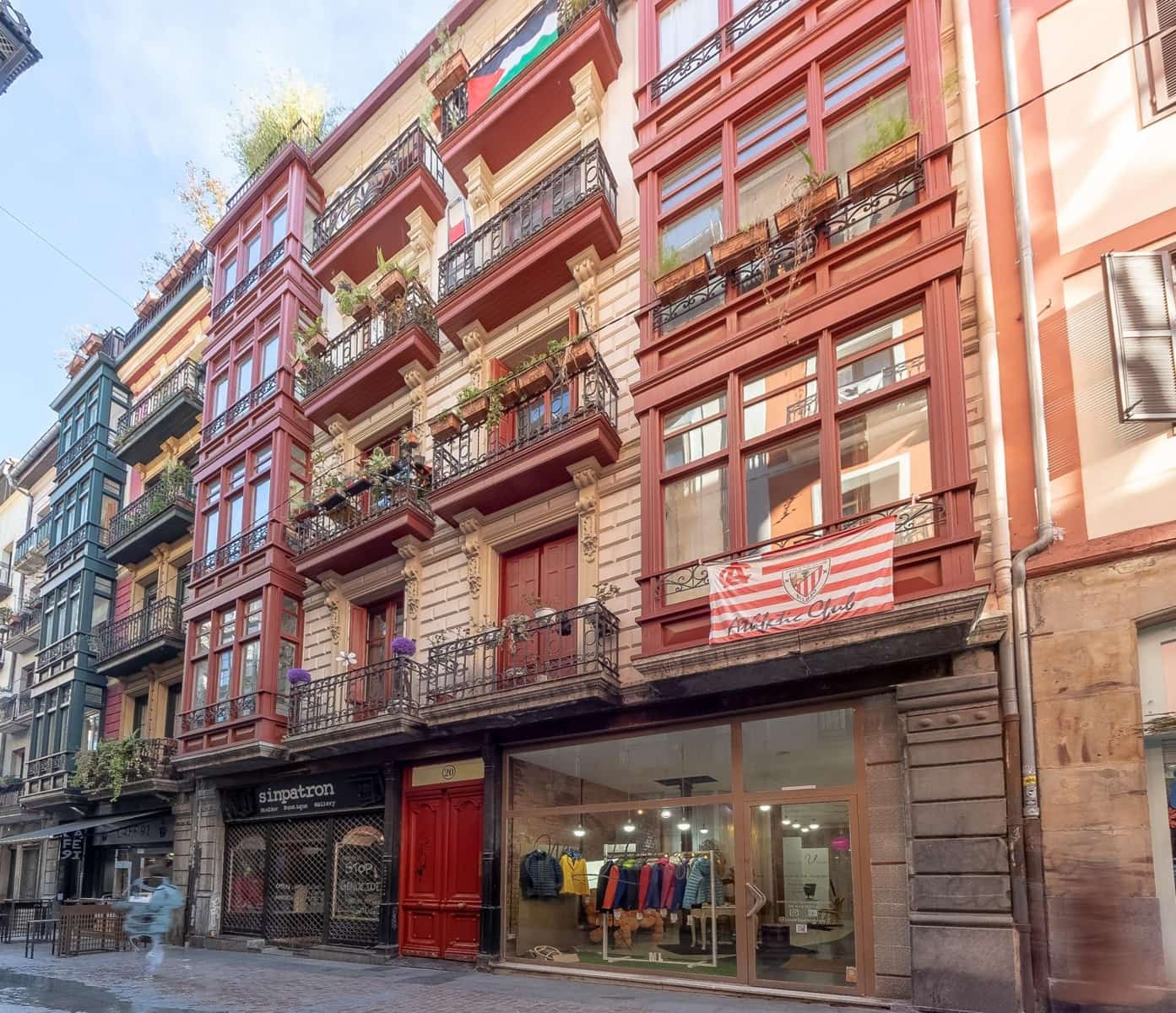 2 bedroom Flat for sale in Bilbao - € 495,000 (Ref: 9496375)