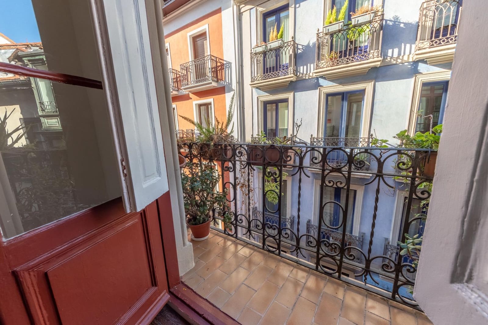 2 bedroom Flat for sale in Bilbao - € 495,000 (Ref: 9496375)